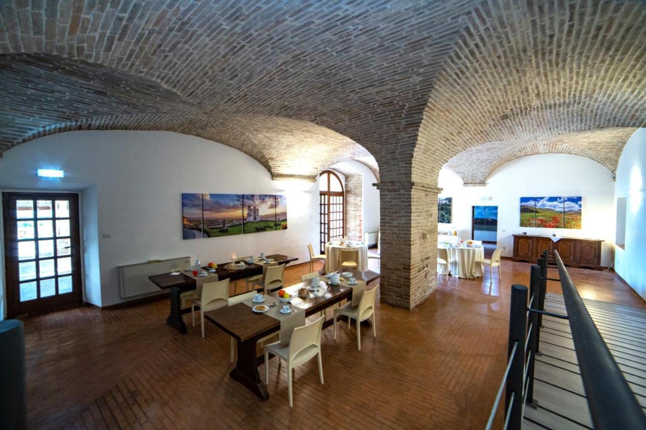 Il Monastero Di Bevagna Bed & Breakfast Exterior photo